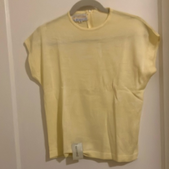 Yellow suit - Picture 5 of 9